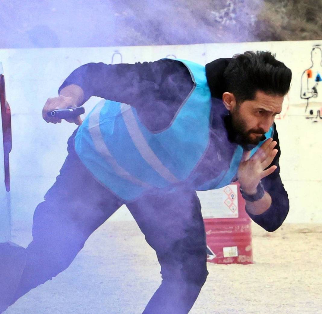 Yerli Lara Croft, karanlıkta hedefi 12'den vuruyor! Polis eğitmeni Nisa Aydın'ın müdahale teknikleri nefesleri kesiyor 28